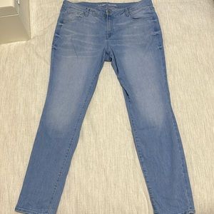 LIKE NEW OLD NAVY ROCKSTAR JEANS